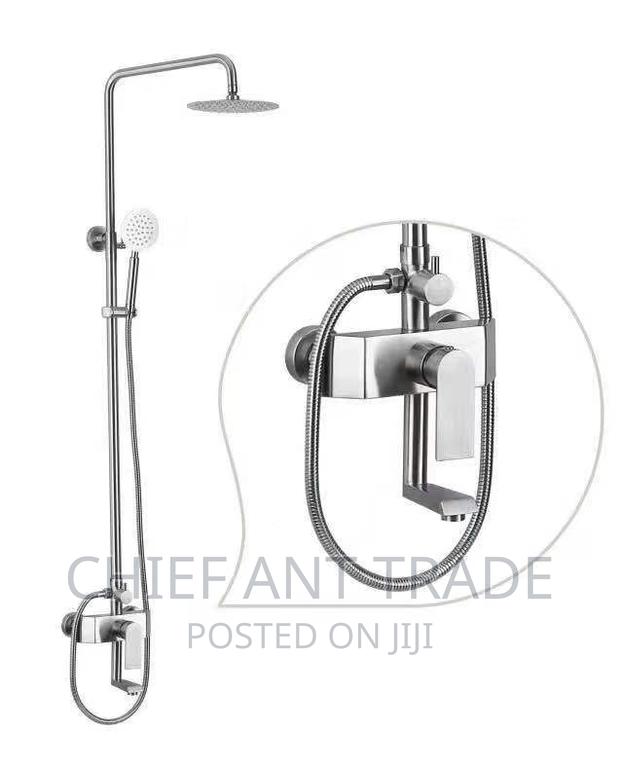 Shower 3 Flow Hot and Cold. 8020 · Photo 1