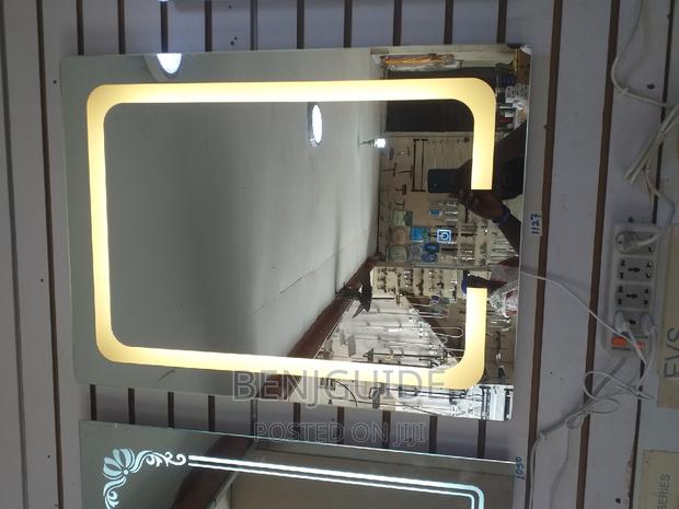 Bathroom LED Mirror 80x60cm · Photo 2