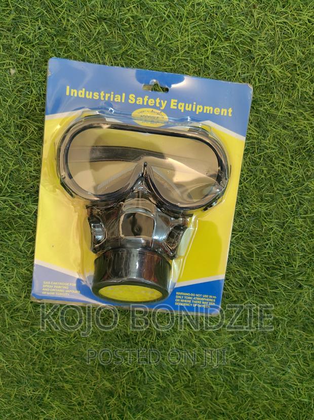 Industrial Gas Mask and Goggle · Photo 1