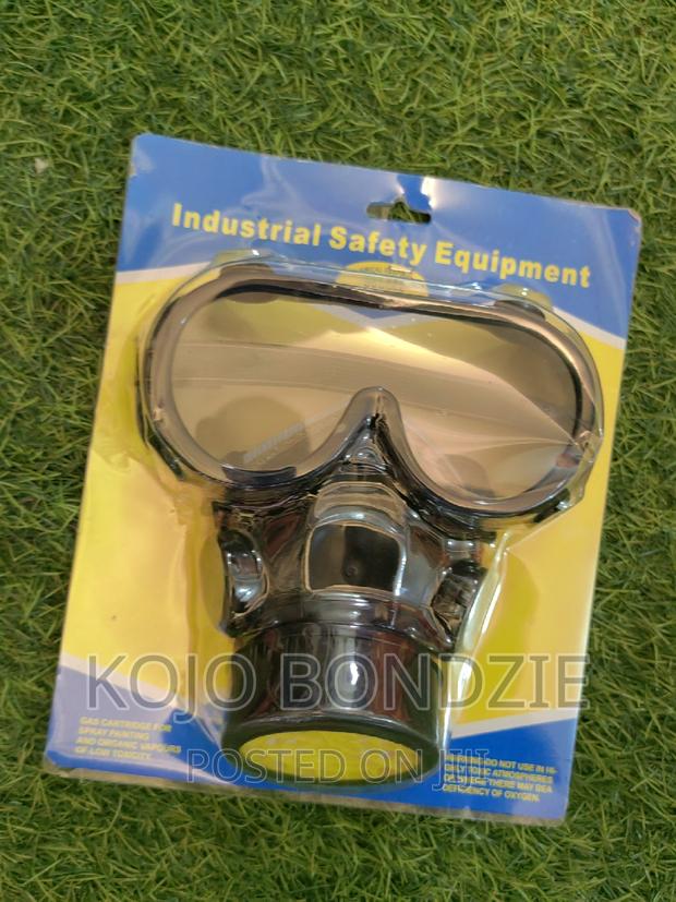 Industrial Gas Mask and Goggle · Photo 2