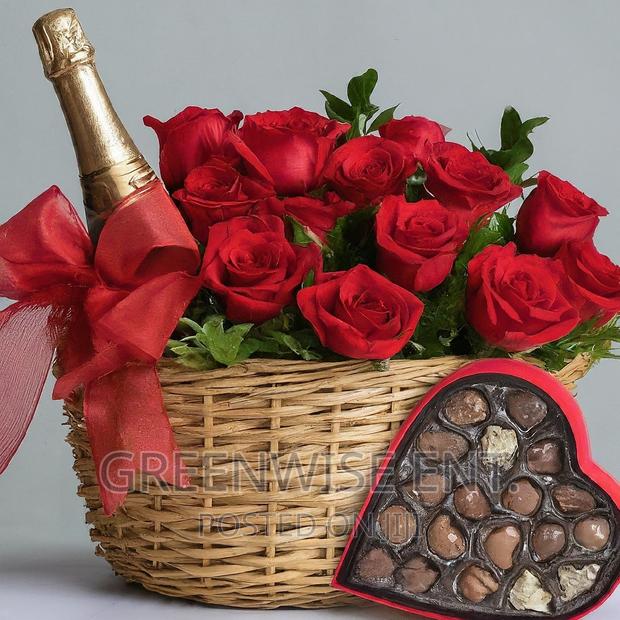 Luxe Rose Chocolates Delight · Photo 1