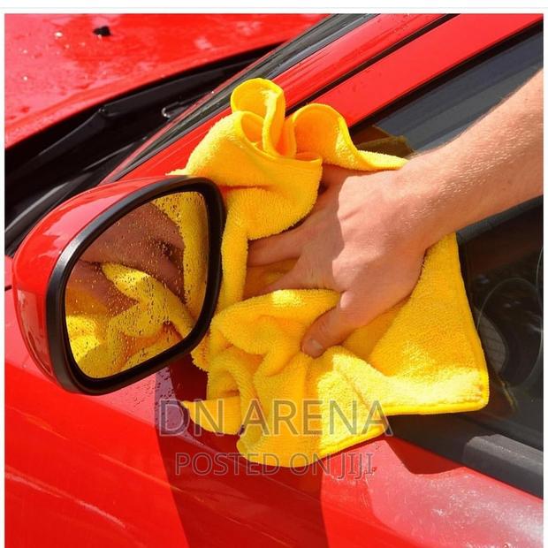 Kirkland Signature Ultra Plush Microfiber Towel, 16" Square · Photo 4