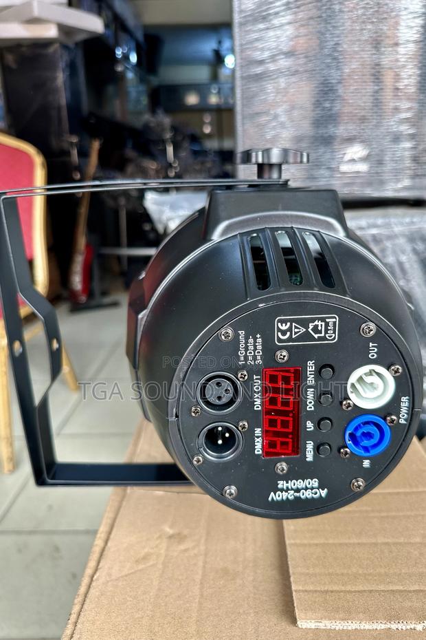 18 Lamp PAR Can With Removable Power Cable · Photo 2