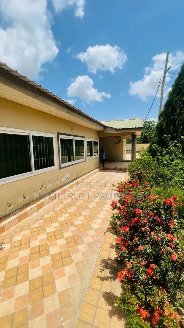 4bdrm House in Amasaman Satellite for sale · Photo 1