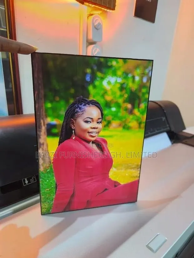 Hd Glossy Canvas Lamination With Solid Wood Picture Frame · Photo 1