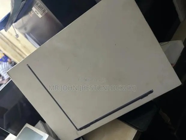 New Laptop Apple MacBook Air 2025 M4 15-Inch 16GB Apple M4 SSD 1T · Photo 1