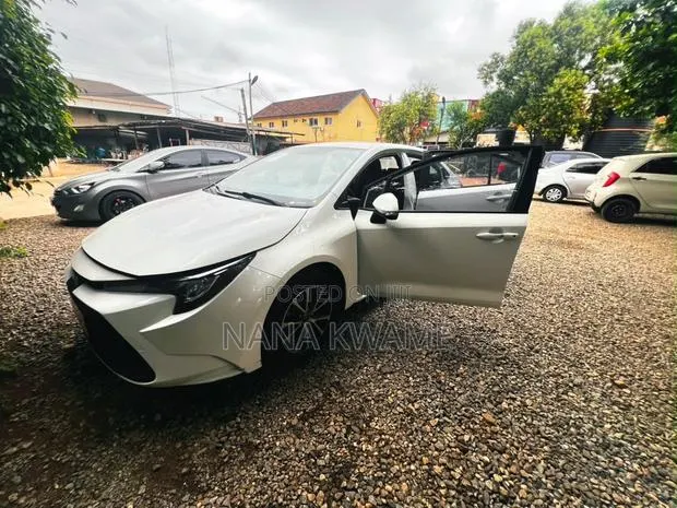 Toyota Levin 2023 White · Photo 2