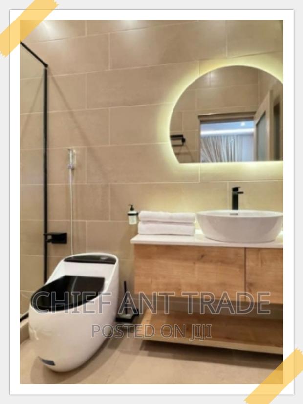 Round Toilet Seat · Photo 1