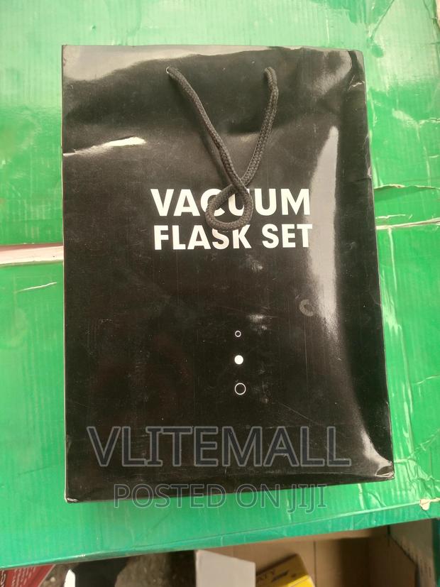 Black Vacuum Flask Set · Photo 3