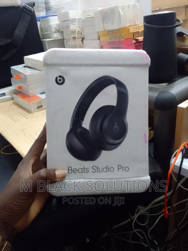 Beats Studio Pro Black Headphones · Photo 1