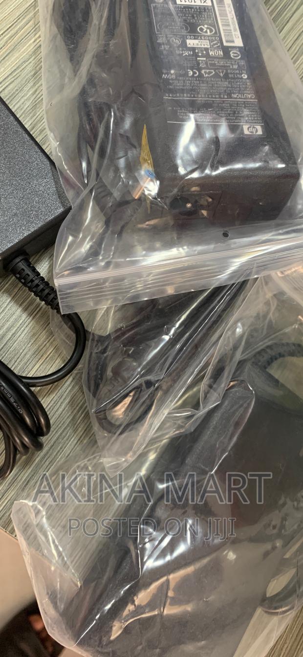 Hp Big Pin Charger 19v · Photo 3