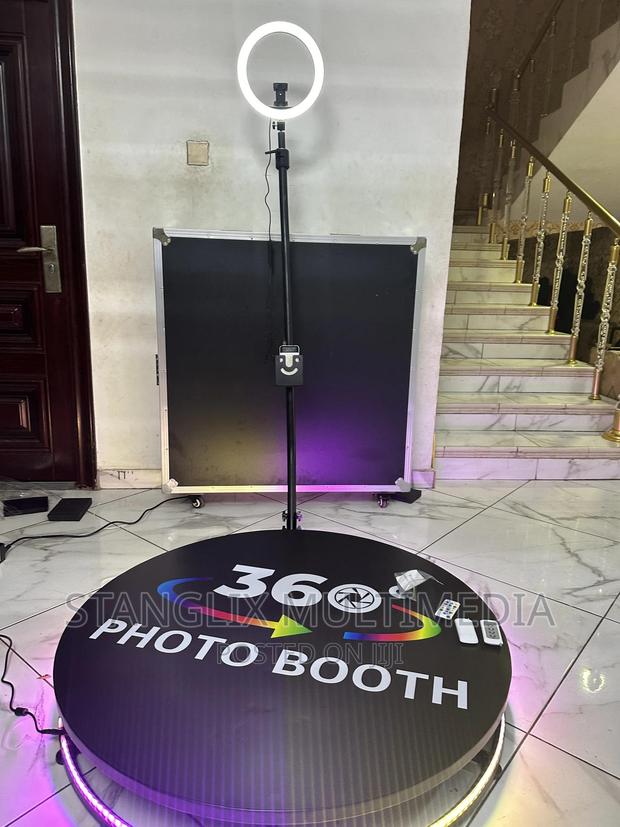 Led 360 Phone Booth With Feee Spraying Gun · Photo 1