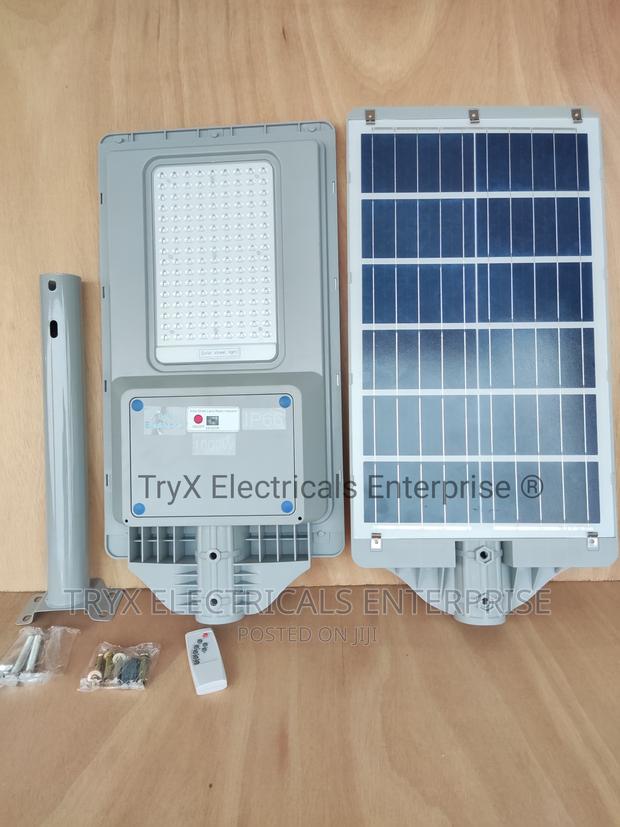 1000W Solar Street Light - Aurora Lens · Photo 1