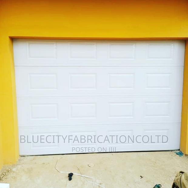 9*8ft Automatic Garage Door With Remote · Photo 1