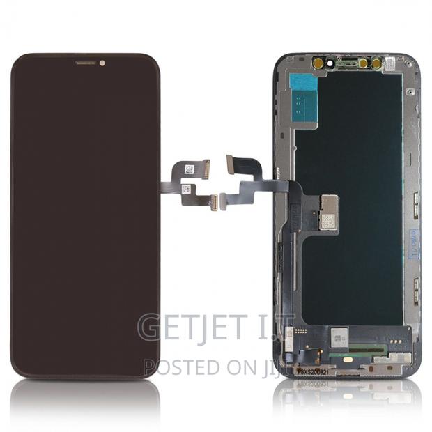 iPhone Xs Max Screen Replacement · Photo 1