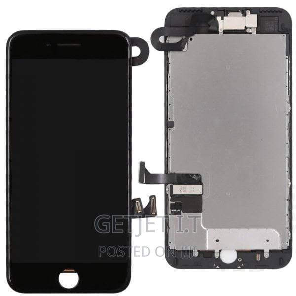 iPhone 13 Screen Replacement · Photo 2