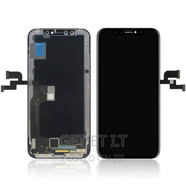 iPhone 13 Screen Replacement · Photo 1