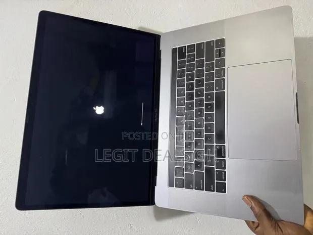 Laptop Apple MacBook Pro 2019 32GB Intel Core i7 SSD 512GB · Photo 1
