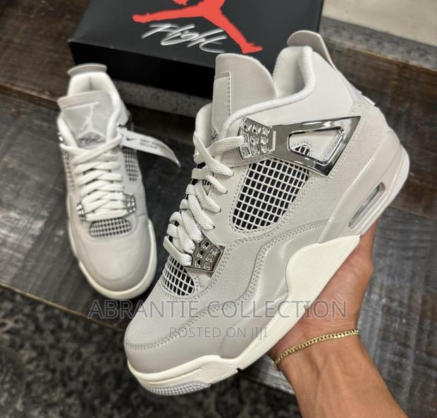 Nike Air Jordan 4 Frozen Moment · Photo 3