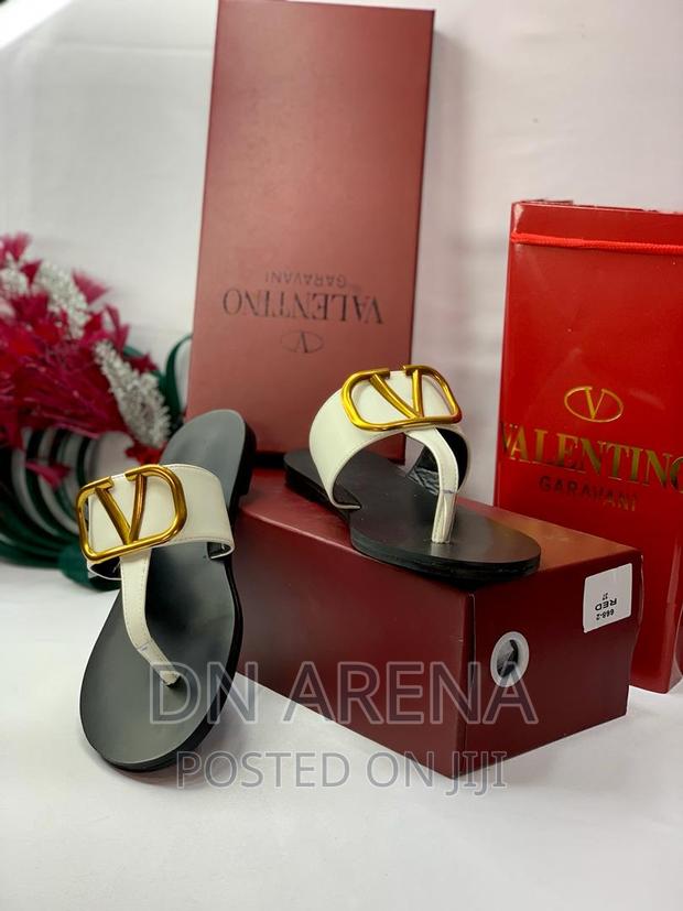 *Just in New VALENTINO SLIPPERS SIZE 37 to 41. · Photo 1