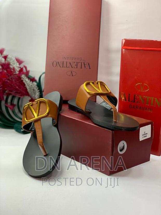 *Just in New VALENTINO SLIPPERS SIZE 37 to 41. · Photo 2