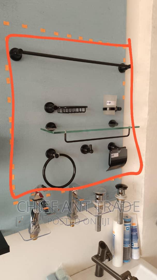 Set of Bathroom Accessories. Black · Photo 3