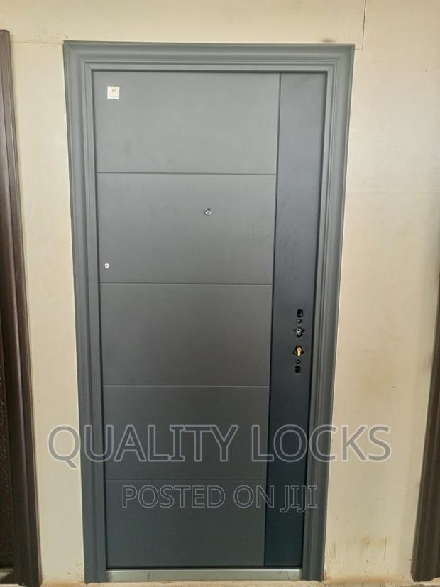 High Quality Single Gray Door · Photo 1