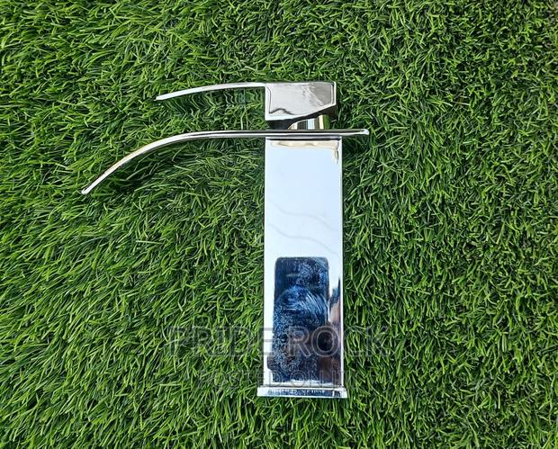 Chrome Basin Mixture Tap, Faucet, Hot and Cold Tap · Photo 2