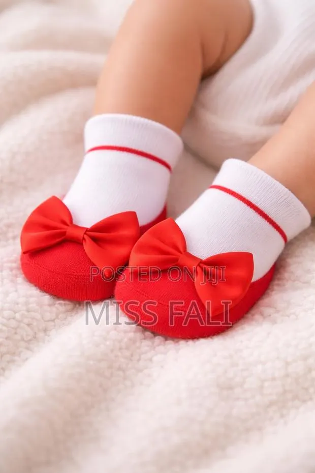 Tiny Bow Socks. 0-6m · Photo 1