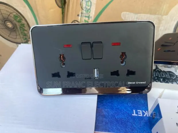 13amp Black Design Double Multi Socket With USB and Type C · Photo 1