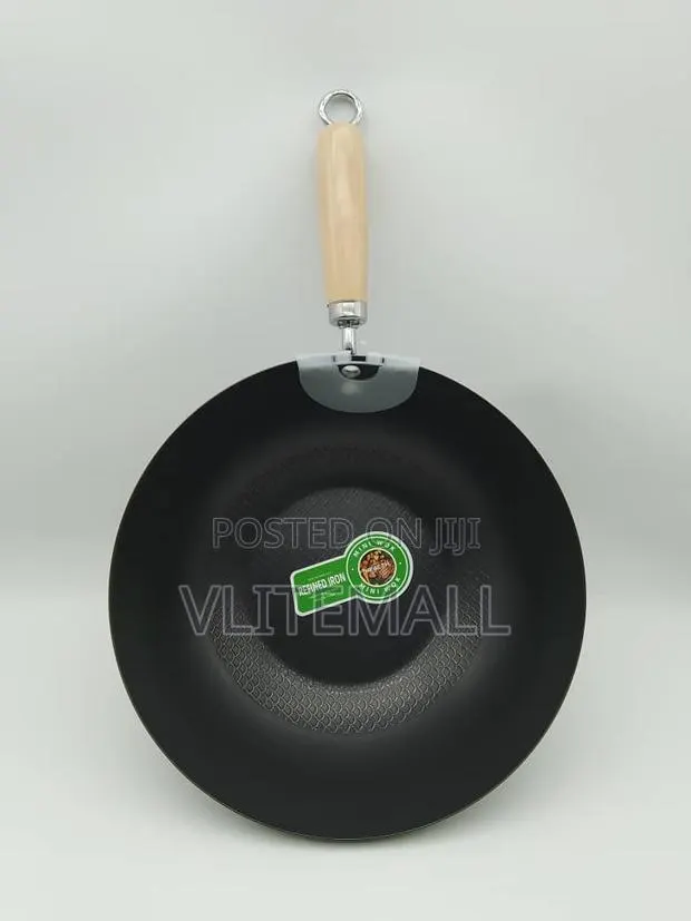Refined Iron Wok With a Wooden Handle · Photo 1