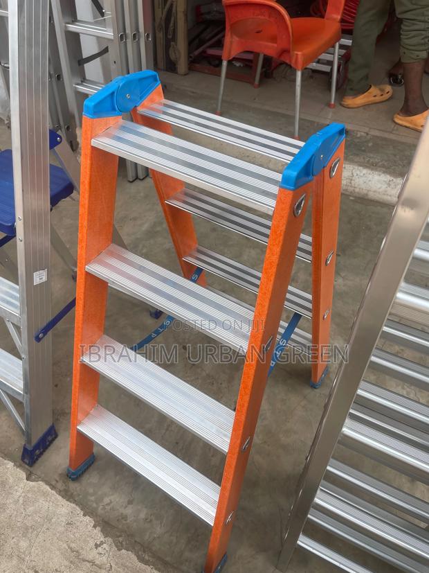 Fiber 4 Steps Ladder · Photo 1