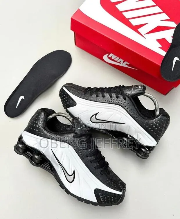 Original Nike Shox R4 Striking Black/White · Photo 1