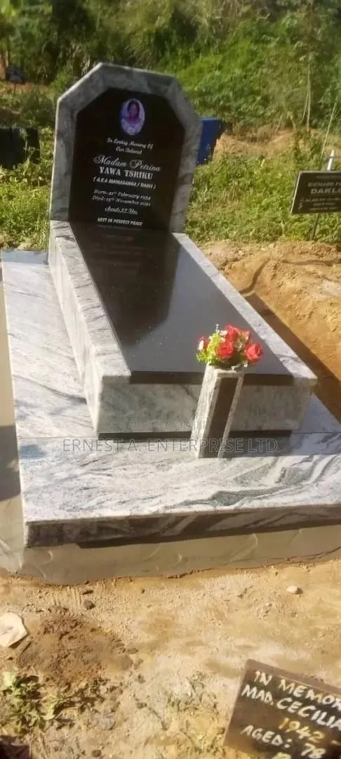 Tomb Stone Engraving, Memorial Plaques · Photo 1