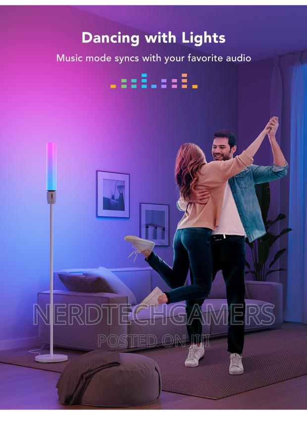 Govee RGBIC Cylinder Floor Lamp · Photo 3