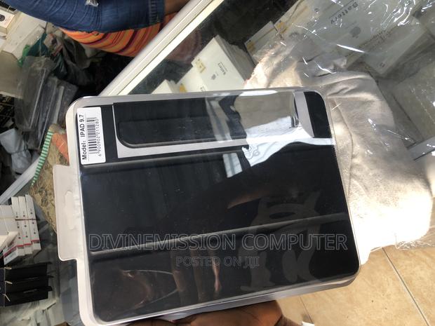 iPad Air 9.7 Book Cover, Magnetic Cover · Photo 2