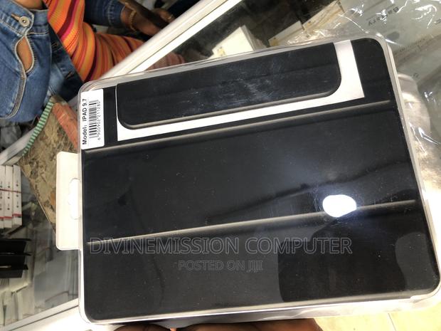 iPad Air 9.7 Book Cover, Magnetic Cover · Photo 1