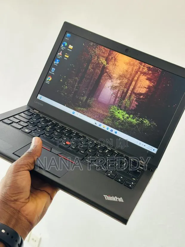 Laptop Lenovo ThinkPad X260 8GB Intel Core i3 HDD 500GB · Photo 1