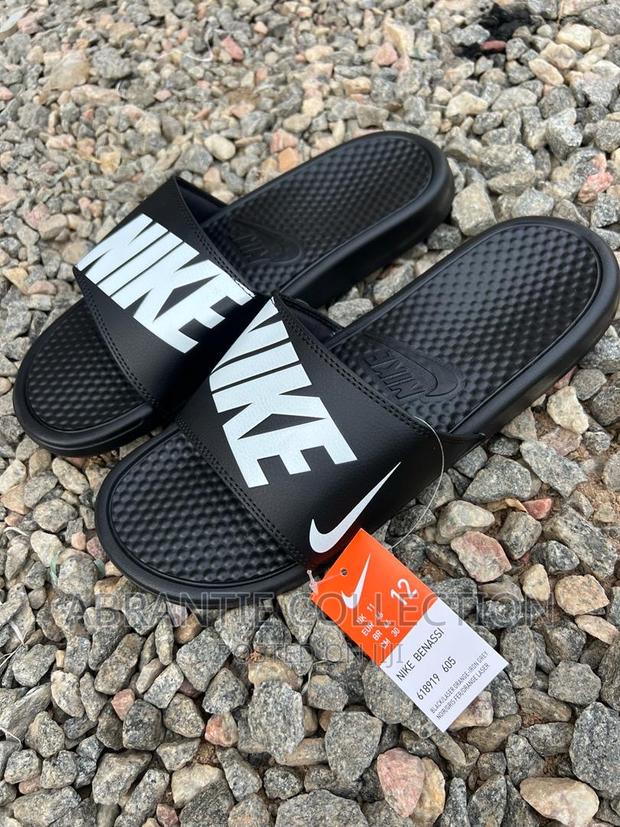 Nike Benassi Slides · Photo 2