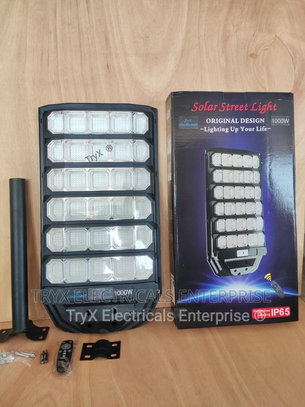 1000W Starlink Solar Street Light · Photo 1