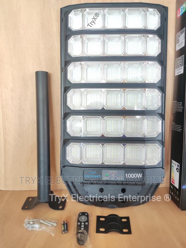 1000W Solar Street Light - Starlink · Photo 1