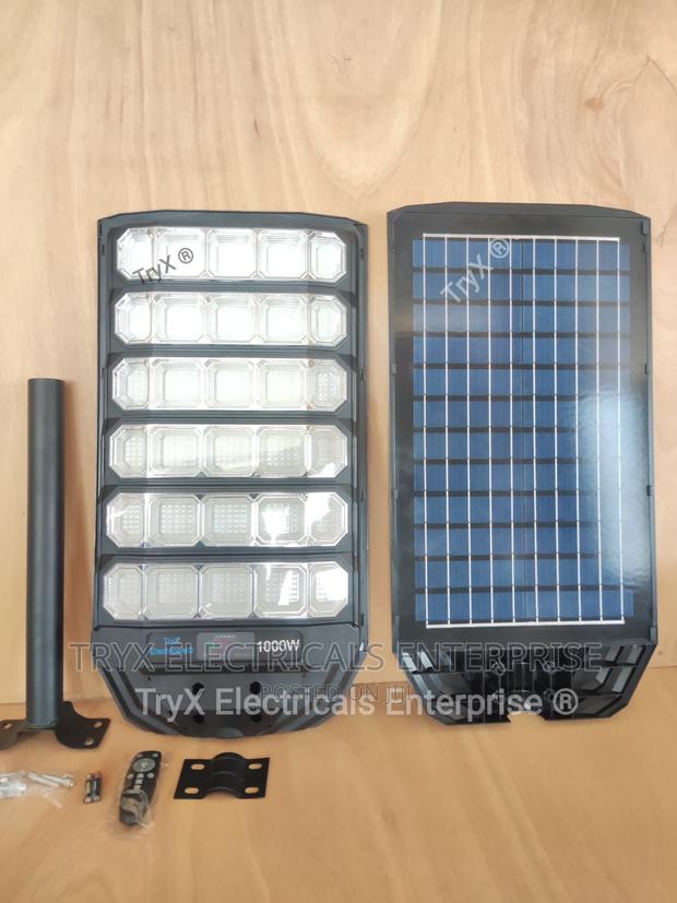 1000W (Starlink) Solar Street Light · Photo 1