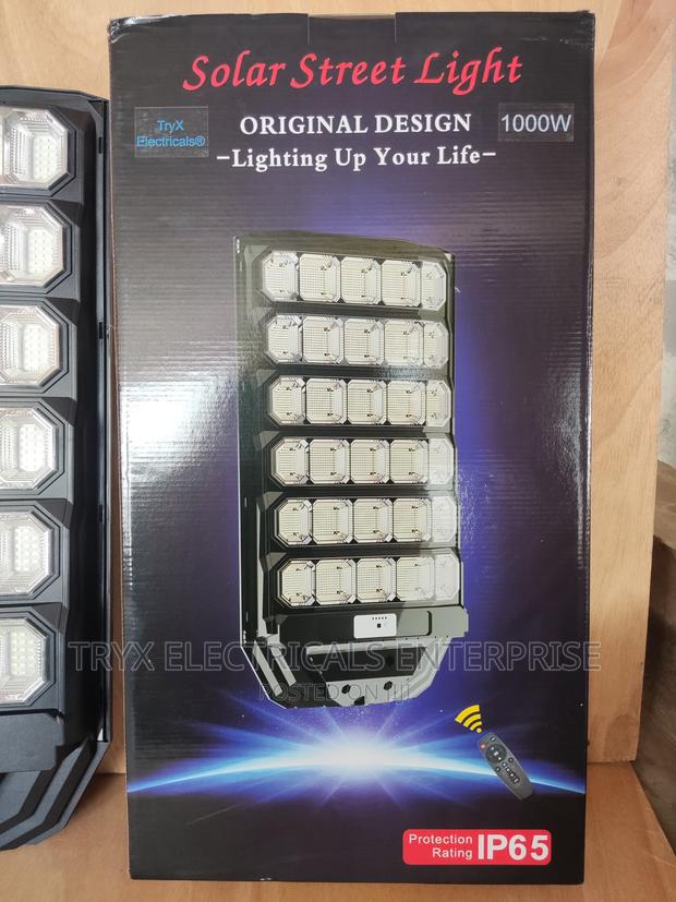 1000W Solar Street Light Starlink · Photo 2