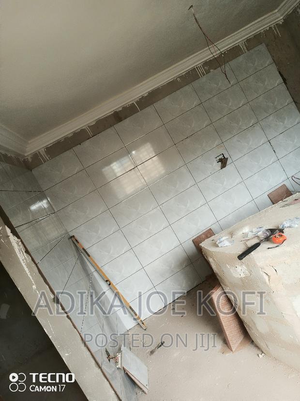 Kitchen Wall Tilling Professionally · Photo 3