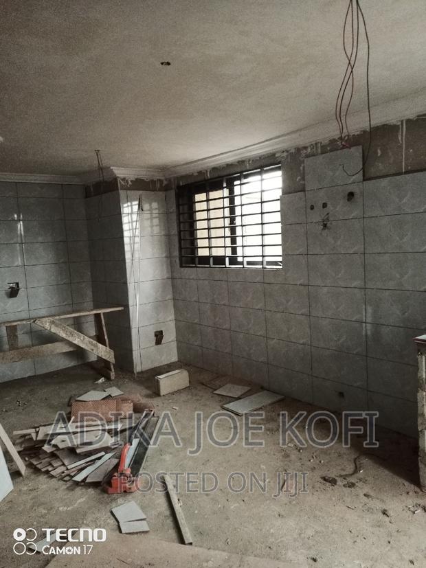 Kitchen Wall Tilling Professionally · Photo 6
