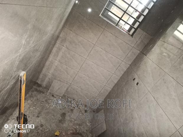 Bathroom Tilling Work · Photo 1