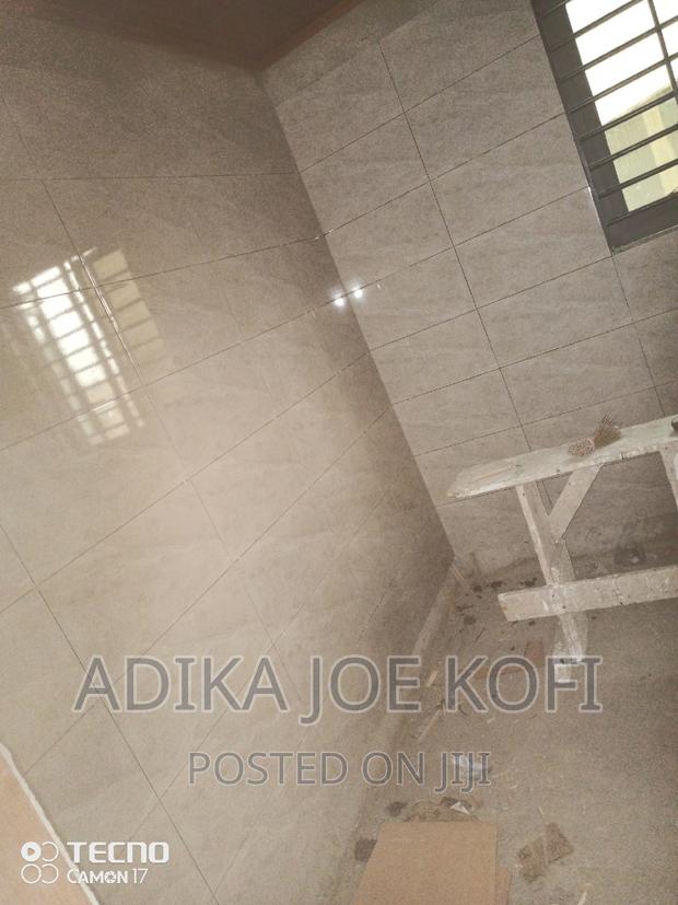 Bathroom Tilling Work · Photo 2