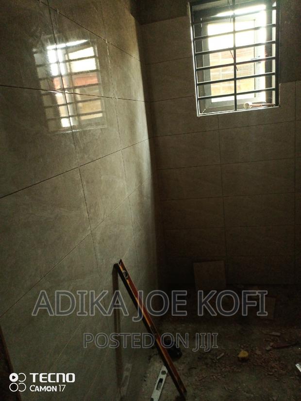 Bathroom Tilling Work · Photo 3