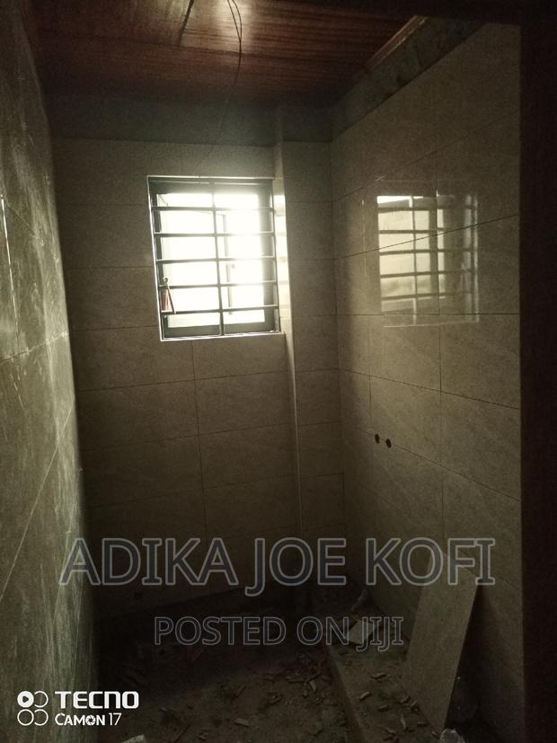 Bathroom Tilling Work · Photo 5