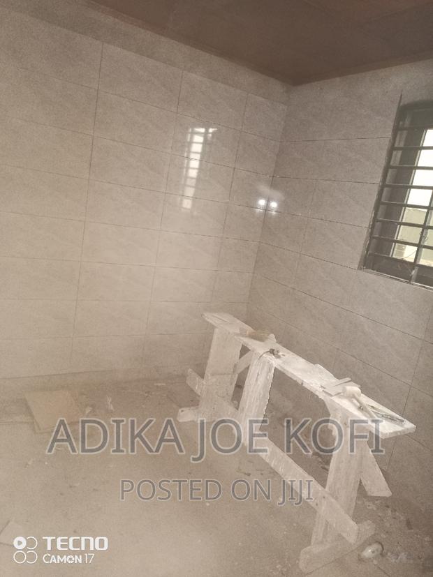 Bathroom Tilling Work · Photo 8